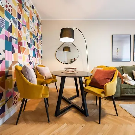 Eclectic Near Old Town דירה